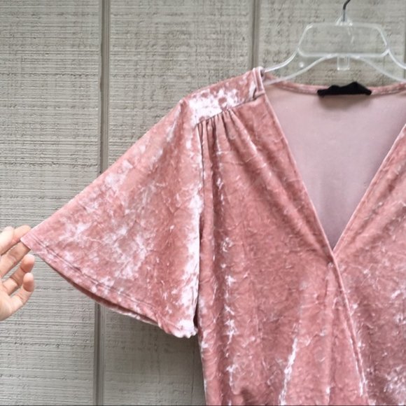 Blush Pink Crushed Velvet V-Neck Bodysuit - Picture 4 of 8